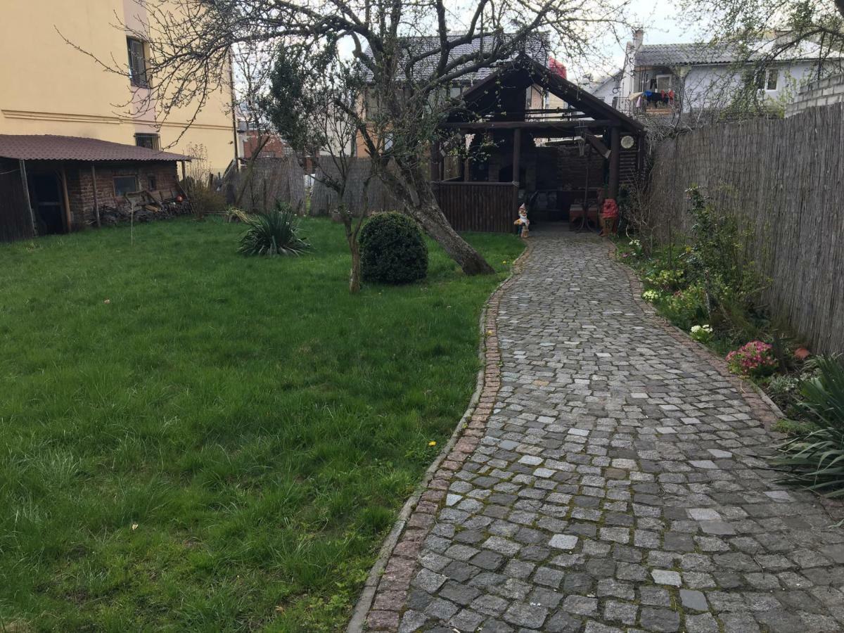 Hostel Villa Roma Lviv Extérieur photo