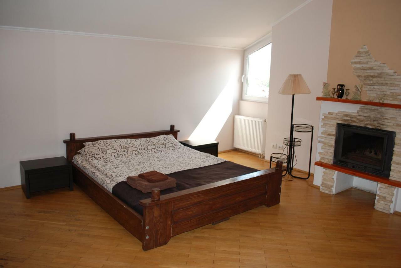 Hostel Villa Roma Lviv Extérieur photo