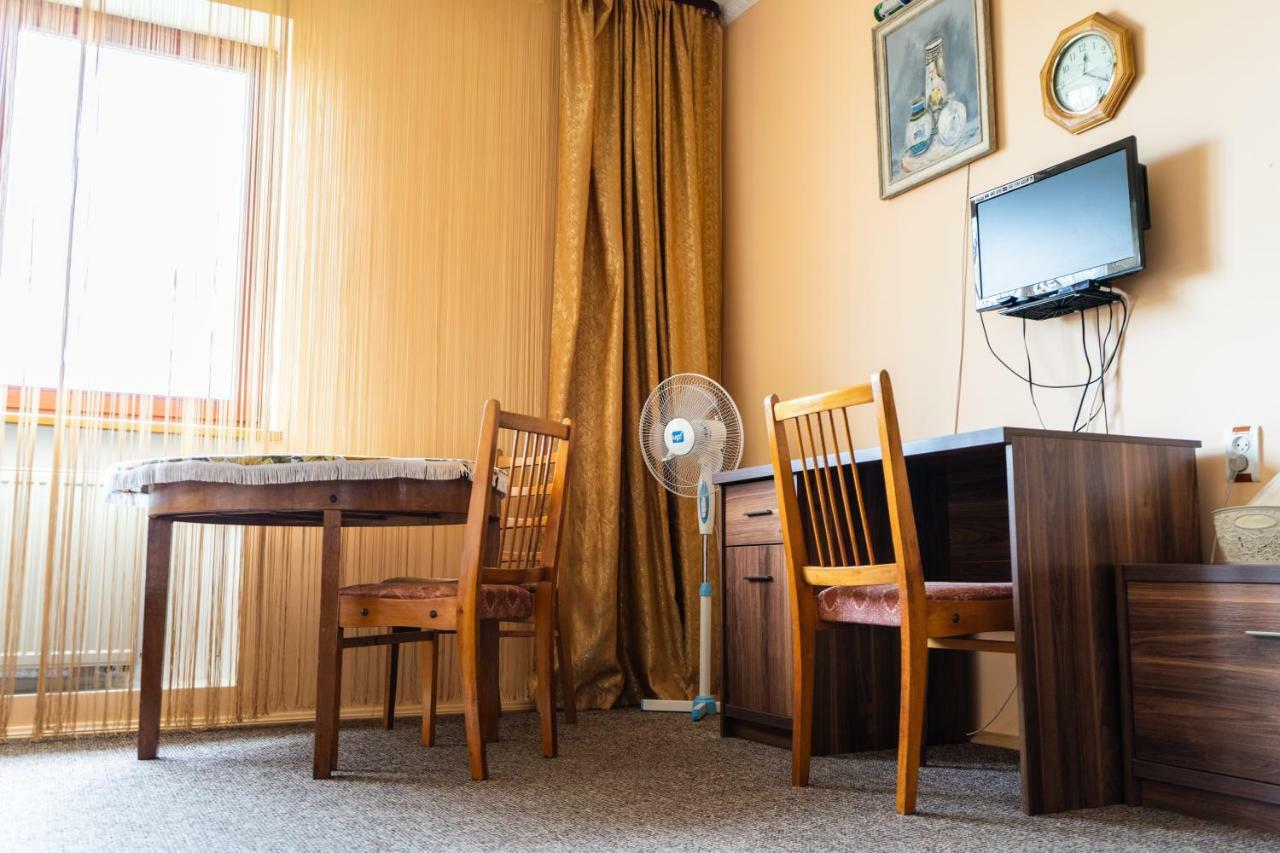 Hostel Villa Roma Lviv Extérieur photo