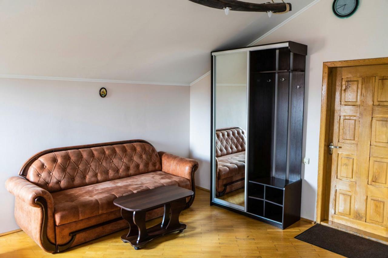 Hostel Villa Roma Lviv Extérieur photo