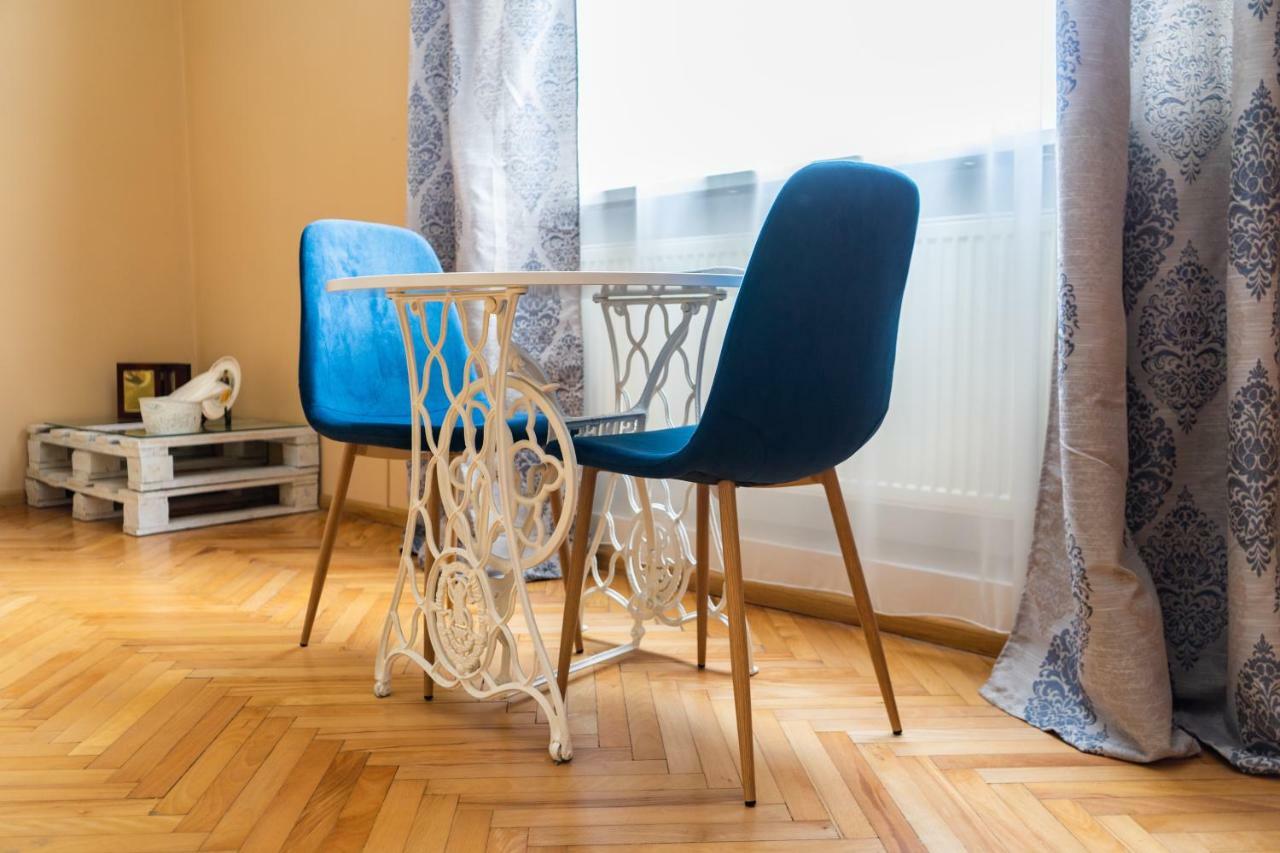 Hostel Villa Roma Lviv Extérieur photo