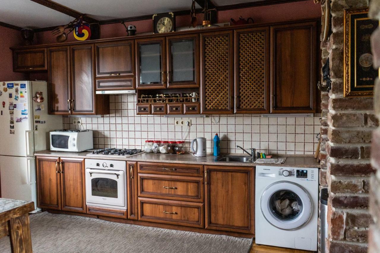 Hostel Villa Roma Lviv Extérieur photo