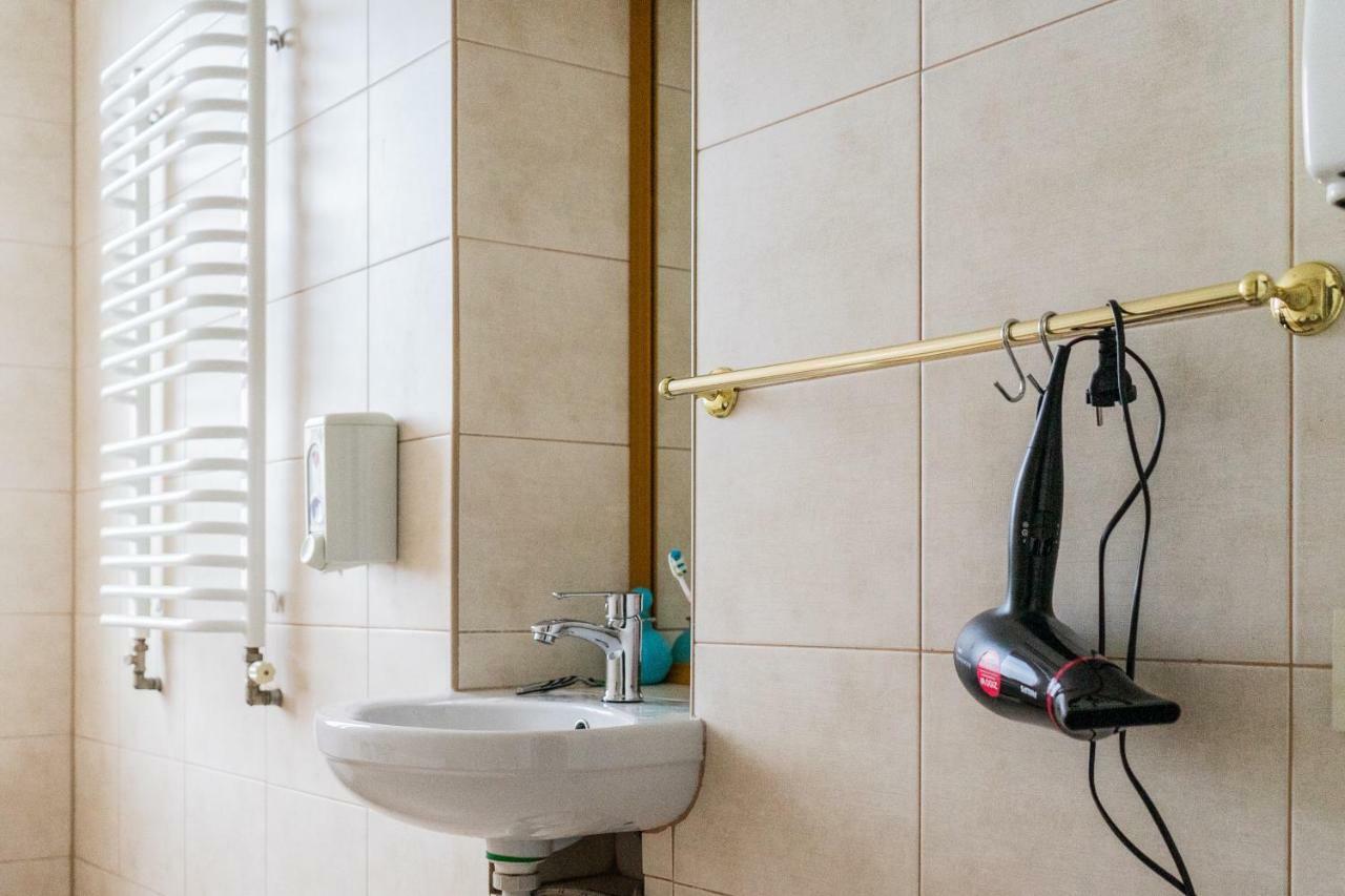 Hostel Villa Roma Lviv Extérieur photo