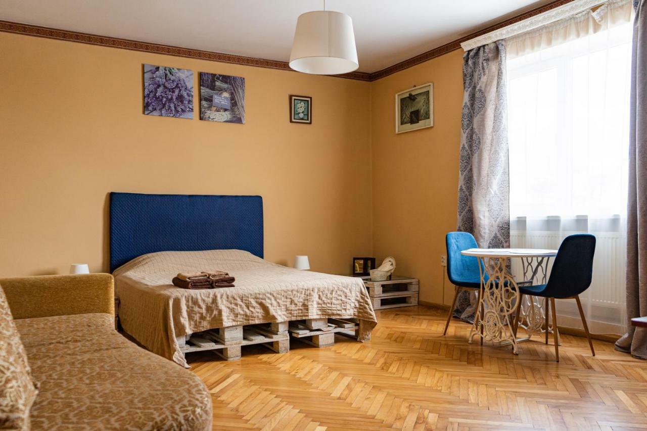 Hostel Villa Roma Lviv Extérieur photo