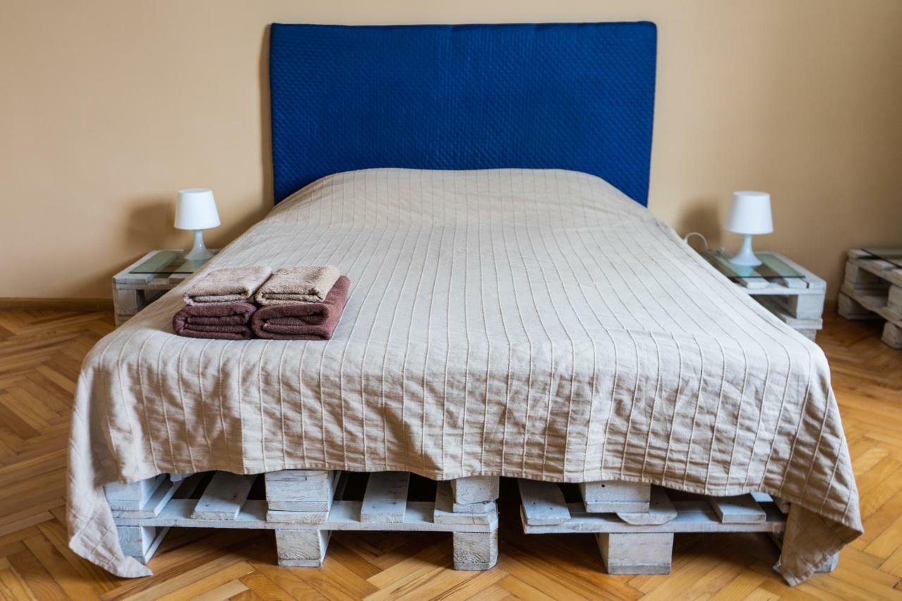 Hostel Villa Roma Lviv Extérieur photo