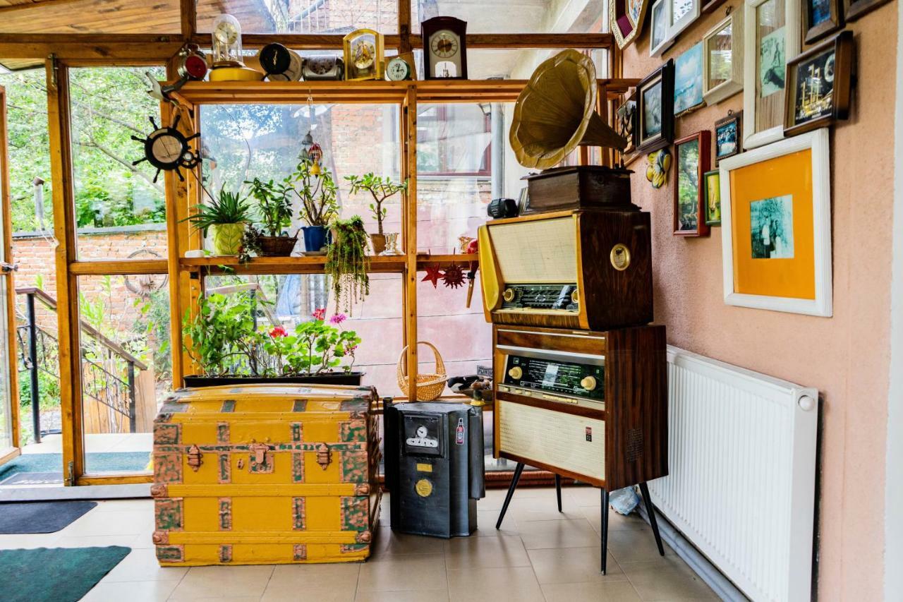 Hostel Villa Roma Lviv Extérieur photo