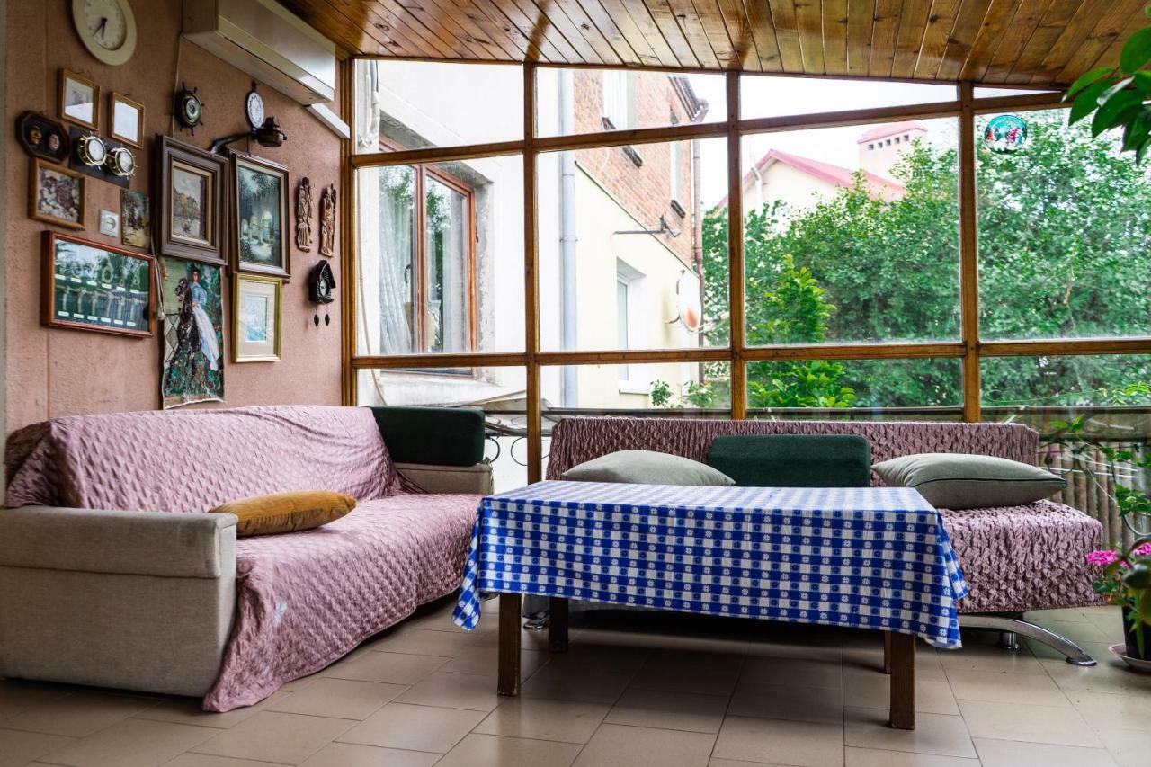 Hostel Villa Roma Lviv Extérieur photo