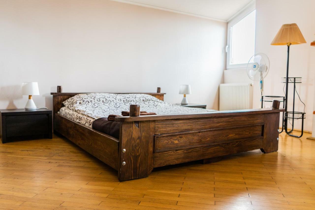 Hostel Villa Roma Lviv Extérieur photo