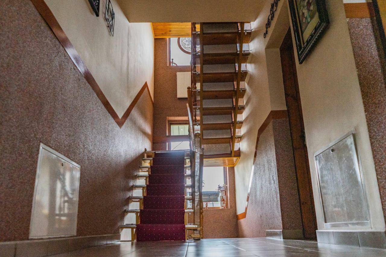 Hostel Villa Roma Lviv Extérieur photo
