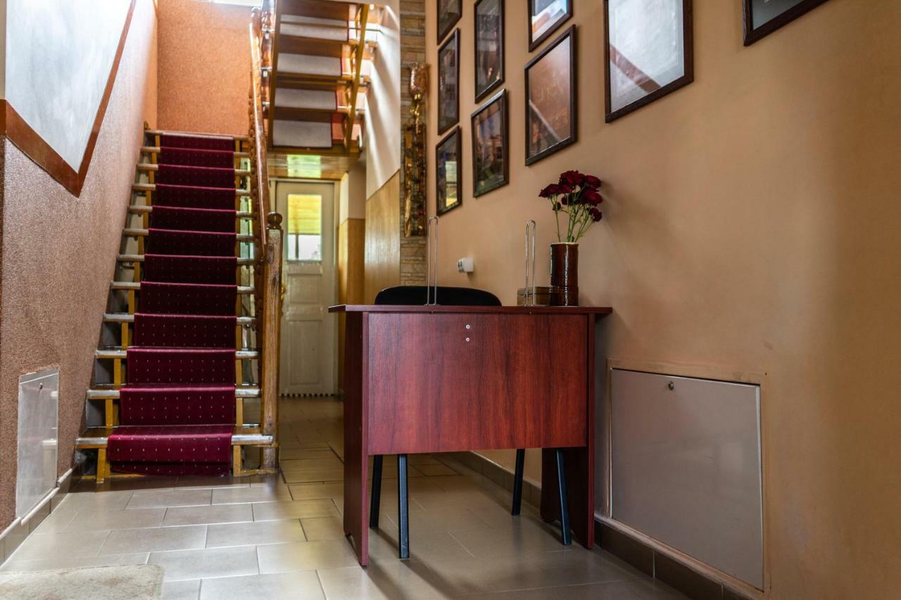 Hostel Villa Roma Lviv Extérieur photo