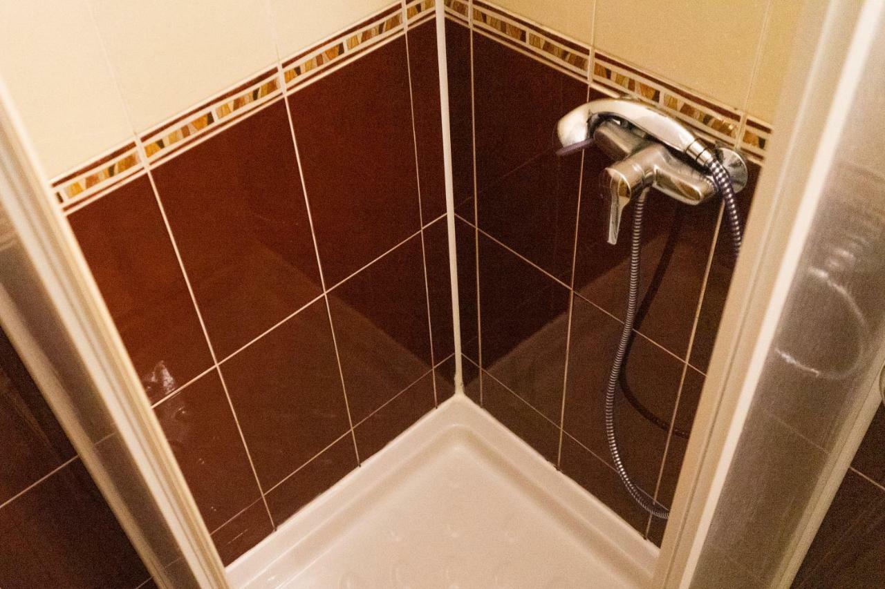 Hostel Villa Roma Lviv Extérieur photo