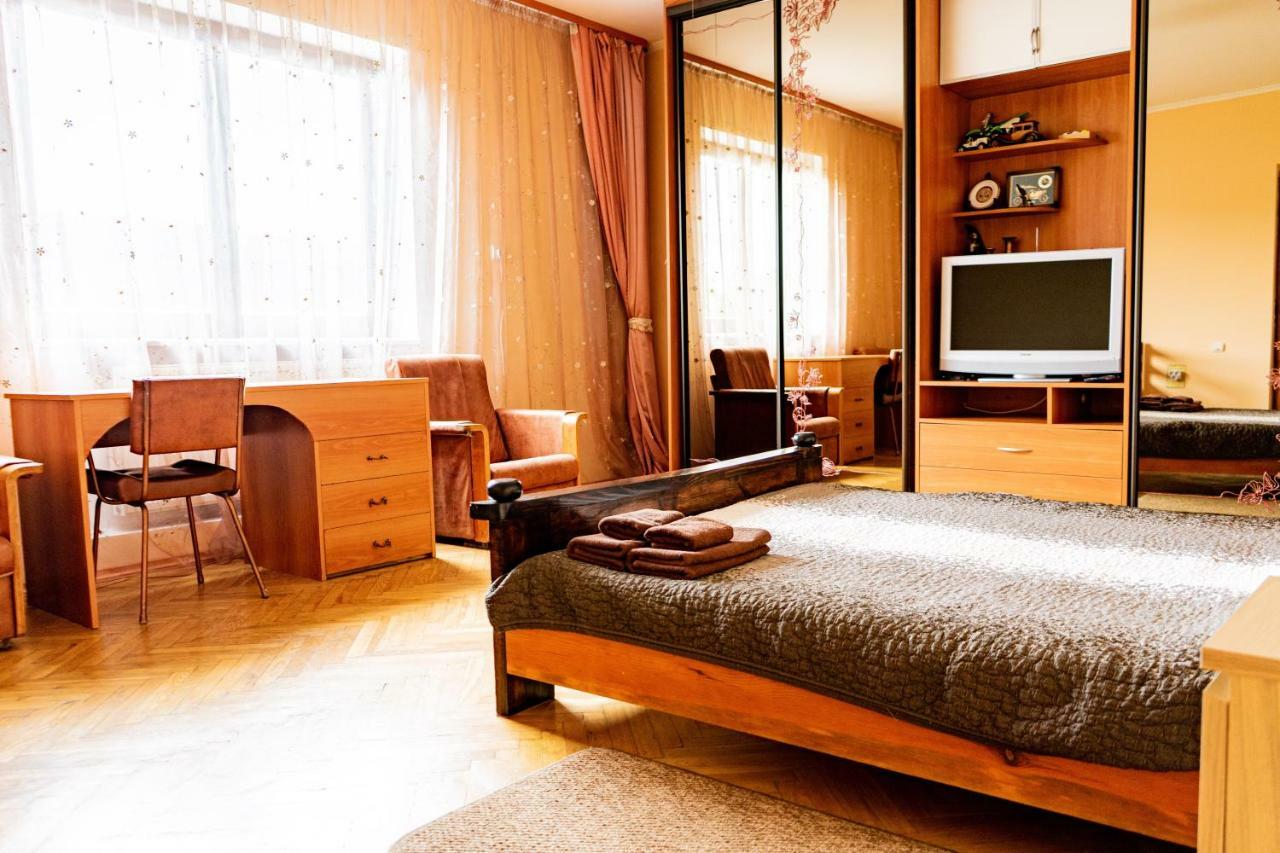 Hostel Villa Roma Lviv Extérieur photo