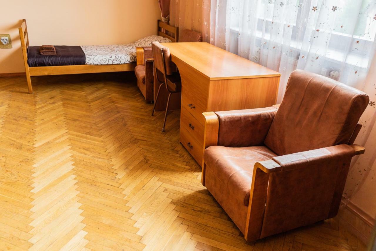Hostel Villa Roma Lviv Extérieur photo