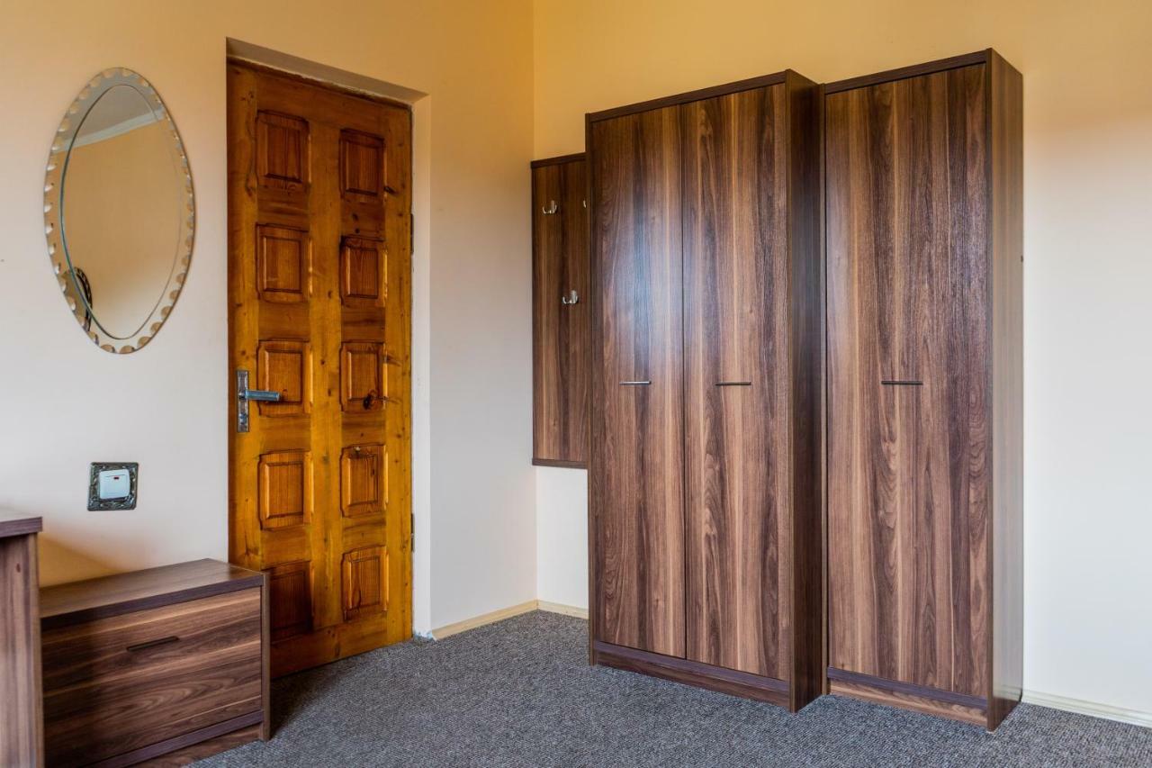 Hostel Villa Roma Lviv Extérieur photo