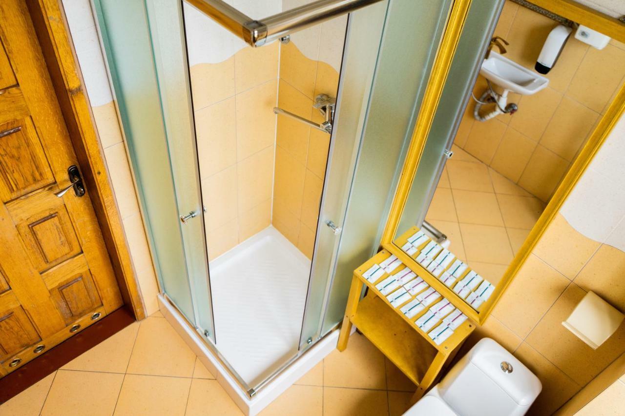 Hostel Villa Roma Lviv Extérieur photo